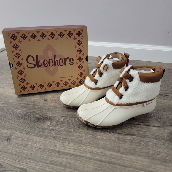 Women's Skechers memory foam & waterproof duck boots size 6 NEW - Picture 1 of 8